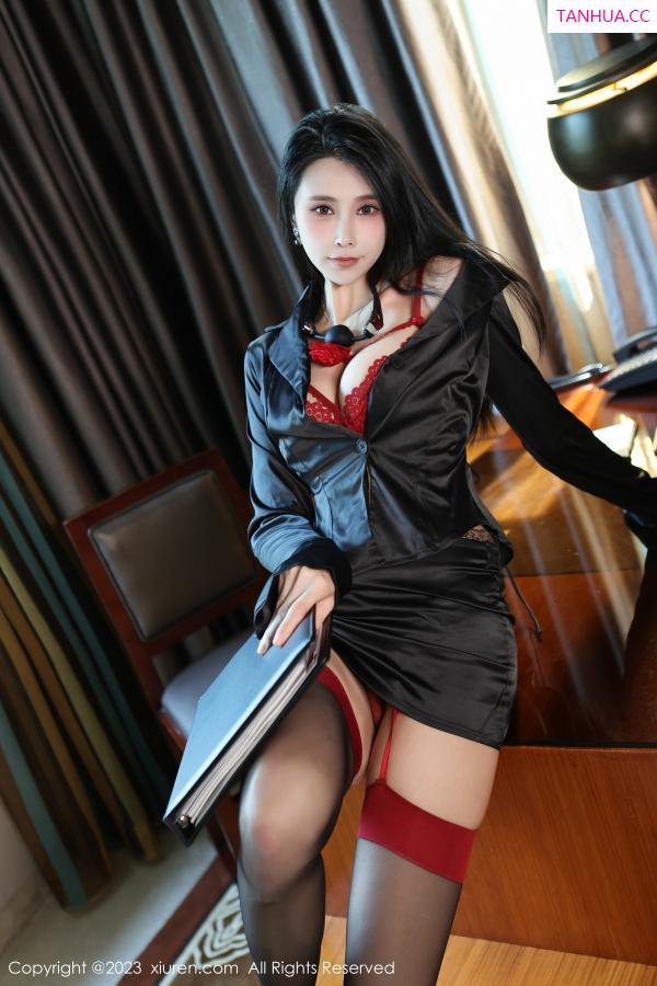   [XiuRen]高清写真图 2023.11.08 No.7630 草莓mm 黑丝美腿第19张图片